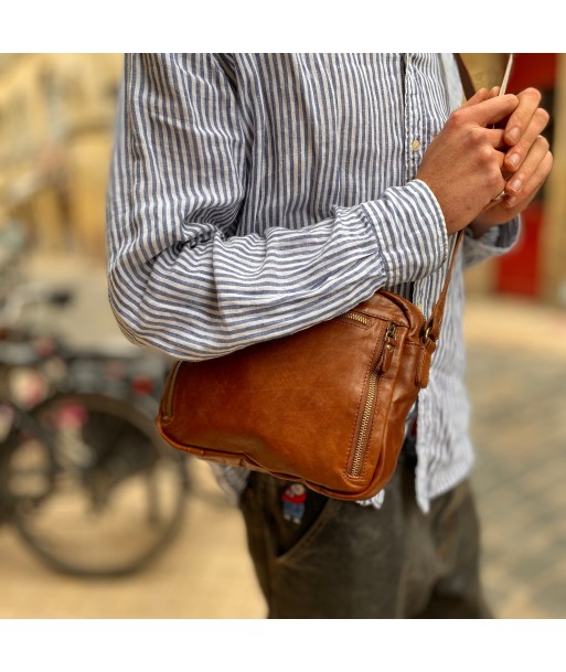 Petit Sac Bandoulière en Cuir Lavé Camel Véritable concentré