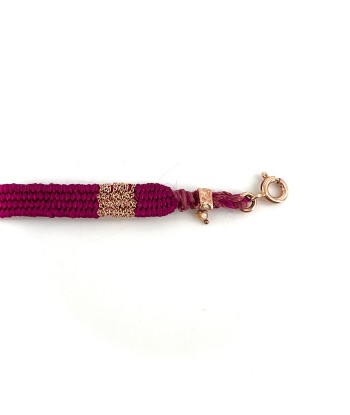 Bracelet Gourmette Tissé en Fil de Satin  Fuschia et Chaine en Plaqué Or Dans la société mordern