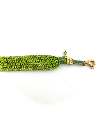 Bracelet Manchette Tissé en Fil de Satin Vert et Chaine en Plaqué Or la chaussure