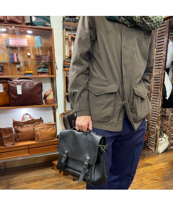 Sac POSTIER ÉCLAIR M en Cuir Noir en linge