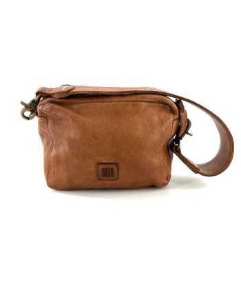 Petit Sac en Cuir Ocre et Clous Plats Bicolores 50% de réduction en Octobre 2024